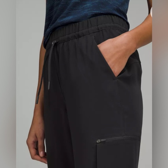 lululemon Relaxed Mid-Rise Cargo Pants - Picture 4 of 7